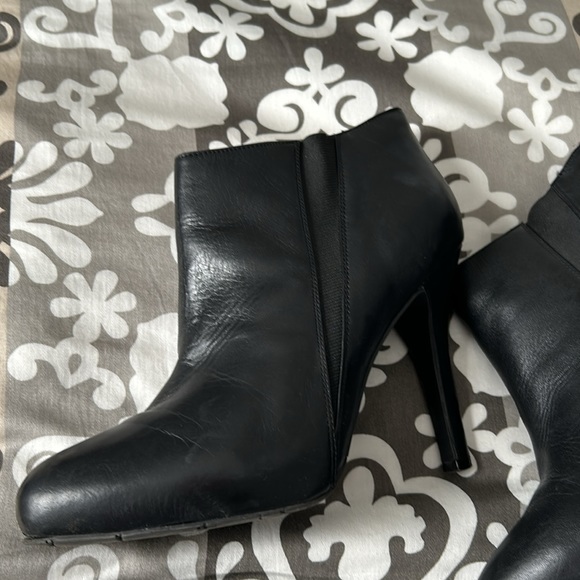 Jessica Simpson Heeled Booties. Size 7. - Picture 7 of 9